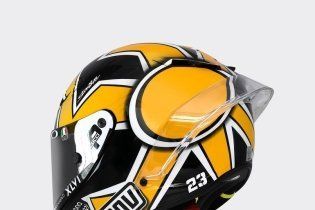 MotoGP: Valentino si fa in 9: i piloti dell’Academy a Valencia con i caschi di Rossi
