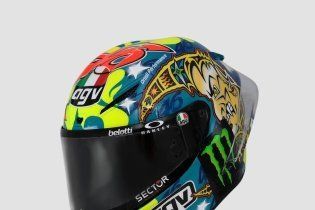 MotoGP: Valentino si fa in 9: i piloti dell’Academy a Valencia con i caschi di Rossi