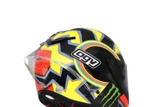 MotoGP: Valentino si fa in 9: i piloti dell’Academy a Valencia con i caschi di Rossi