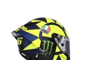 MotoGP: Valentino si fa in 9: i piloti dell’Academy a Valencia con i caschi di Rossi
