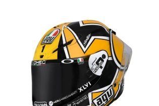 MotoGP: Valentino si fa in 9: i piloti dell’Academy a Valencia con i caschi di Rossi