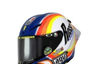 MotoGP: Valentino si fa in 9: i piloti dell’Academy a Valencia con i caschi di Rossi