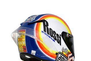 MotoGP: Valentino si fa in 9: i piloti dell’Academy a Valencia con i caschi di Rossi