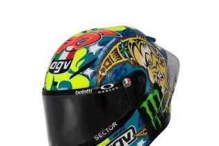 MotoGP: Valentino si fa in 9: i piloti dell’Academy a Valencia con i caschi di Rossi