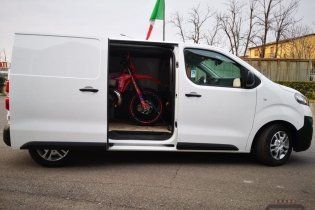 Auto - Test: Prova Opel Vivaro, il furgone per l’enduro 2 tempi