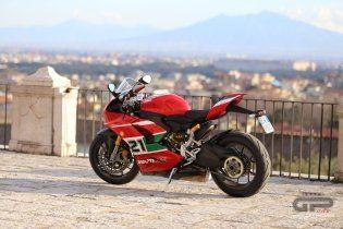 Moto - Test: PROVA - Ducati Panigale V2 Bayliss: siamo tutti figli di Troy