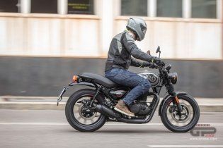 Moto - Test: Royal Enfield HNTR 350, commuter urbana semplice e divertente