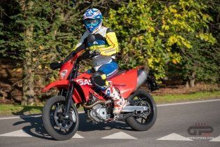Moto - Test: GASGAS SM700, motardone ispanico all’ennesima potenza