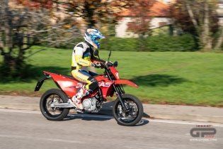 Moto - Test: GASGAS SM700, motardone ispanico all’ennesima potenza