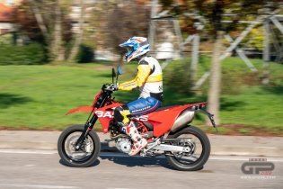 Moto - Test: GASGAS SM700, motardone ispanico all’ennesima potenza