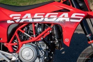 Moto - Test: GASGAS SM700, motardone ispanico all’ennesima potenza