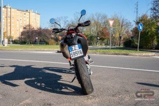 Moto - Test: GASGAS SM700, motardone ispanico all’ennesima potenza