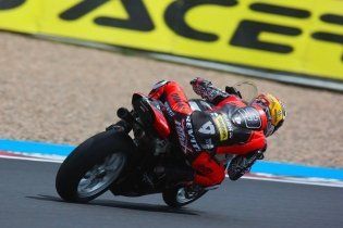 SBK: Petrucci: "Sono veloce, ma mi sembra di guidare una moto non mia"