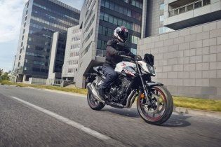 EICMA: Honda CB500 Hornet 2024: l'entry level che guarda al futuro