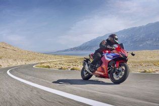 EICMA: Honda CBR500R 2024: la supersportiva dedicata ai 18enni