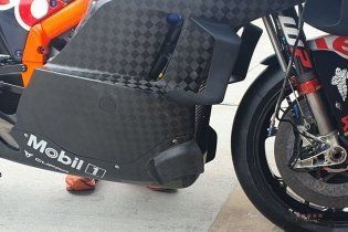 MotoGP: KTM si incolla al suolo: spuntano i diffusori sulla RC16 a Sepang