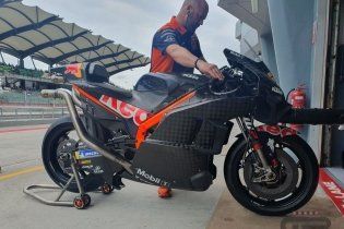 MotoGP: KTM si incolla al suolo: spuntano i diffusori sulla RC16 a Sepang