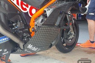 MotoGP: KTM si incolla al suolo: spuntano i diffusori sulla RC16 a Sepang
