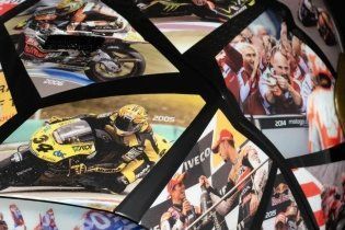 MotoGP: Un casco Alpinestars da leggenda per Andrea Dovizioso