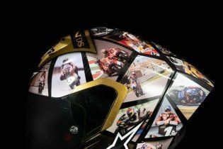 MotoGP: Un casco Alpinestars da leggenda per Andrea Dovizioso