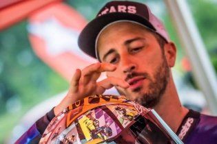 MotoGP: Un casco Alpinestars da leggenda per Andrea Dovizioso