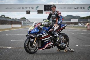MotoGP: FOTO - Cal Crutchlow collaudatore e modello per Yamaha a Motegi