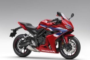 EICMA: Honda CBR650R 2024: rinnovata la sportiva giapponese, anche con E-Clutch
