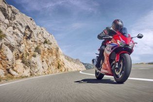 EICMA: Honda CBR500R 2024: la supersportiva dedicata ai 18enni
