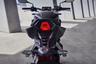 EICMA: Honda CB650R 2024: raffinato restyling per la "Neo Sports Cafè" 