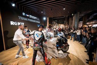 SBK: BMW apre una nuova era svelando le M 1000 RR di Razgatlioglu e van der Mark
