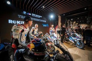 SBK: BMW apre una nuova era svelando le M 1000 RR di Razgatlioglu e van der Mark