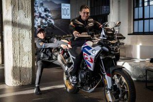 SBK: BMW apre una nuova era svelando le M 1000 RR di Razgatlioglu e van der Mark