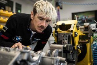 SBK: BMW apre una nuova era svelando le M 1000 RR di Razgatlioglu e van der Mark