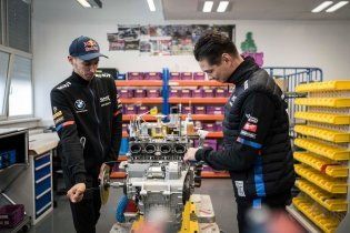 SBK: BMW apre una nuova era svelando le M 1000 RR di Razgatlioglu e van der Mark