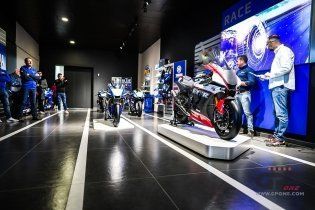 SBK: Motoxracing inaugura il 2024 svelando la Yamaha R1 di Bradley Ray 