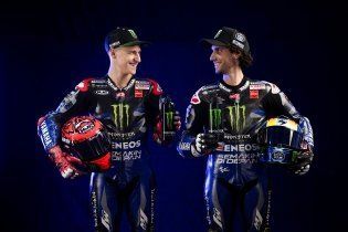 MotoGP: A Sepang Quartararo e Rins svelano la livrea Yamaha 2024