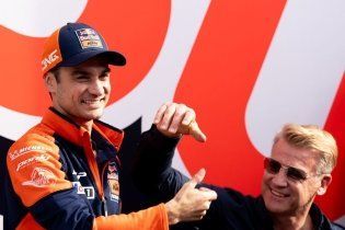 MotoGP: KTM celebra il podio di Pedrosa nella sprint nel paddock, ecco le immagini