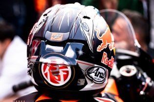 MotoGP: KTM celebra il podio di Pedrosa nella sprint nel paddock, ecco le immagini