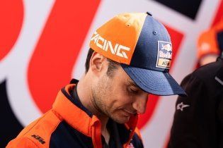 MotoGP: KTM celebra il podio di Pedrosa nella sprint nel paddock, ecco le immagini