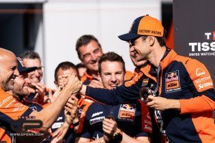MotoGP: KTM celebra il podio di Pedrosa nella sprint nel paddock, ecco le immagini