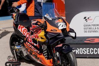 MotoGP: KTM celebra il podio di Pedrosa nella sprint nel paddock, ecco le immagini
