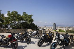 Moto - News: Royal Enfield Guerrilla 450: la roadster moderna