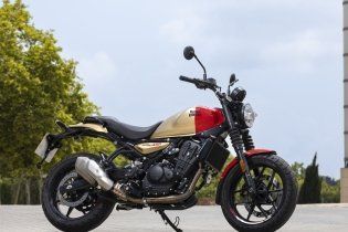 Moto - News: Royal Enfield Guerrilla 450: la roadster moderna