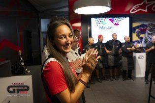 MotoGP: Master of Hospitality:  l'esuberanza di Randy Mamola ai fornelli di Alpinestar