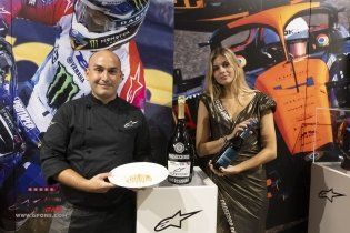 MotoGP: Master of Hospitality:  l'esuberanza di Randy Mamola ai fornelli di Alpinestar