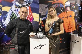 MotoGP: Master of Hospitality:  l'esuberanza di Randy Mamola ai fornelli di Alpinestar