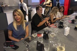 MotoGP: Master of Hospitality:  l'esuberanza di Randy Mamola ai fornelli di Alpinestar