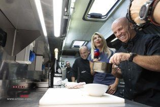 MotoGP: Master of Hospitality:  l'esuberanza di Randy Mamola ai fornelli di Alpinestar