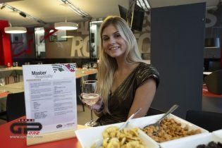 MotoGP: Master of Hospitality:  l'esuberanza di Randy Mamola ai fornelli di Alpinestar