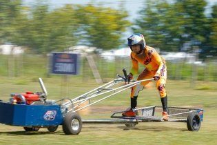 MotoGP: VIDEO E FOTO - Binder e Miller si sfidano su delle 'bighe a motore'